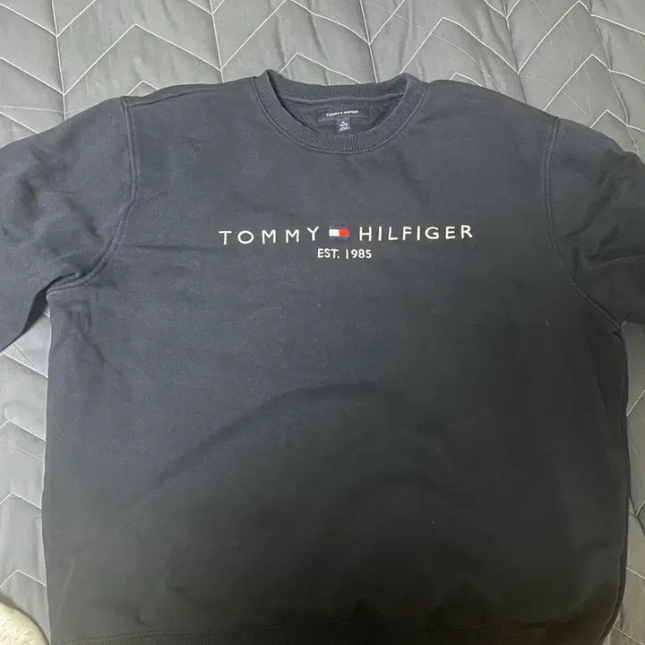 [BUNJANG] Tommy Hilfiger Navy Crewneck T-Shirt / 타미힐피거 네이비 맨투맨 티셔츠