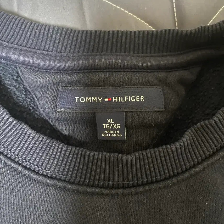 [BUNJANG] Tommy Hilfiger Navy Crewneck T-Shirt / 타미힐피거 네이비 맨투맨 티셔츠