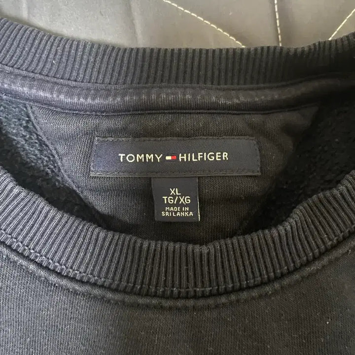 [BUNJANG] Tommy Hilfiger Navy Crewneck T-Shirt / 타미힐피거 네이비 맨투맨 티셔츠