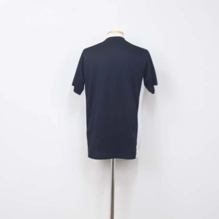 [SOLD OUT] [정품] 데상트 남성 브이넥티 반팔 레저 상의 운동복 105사이즈 정인샵