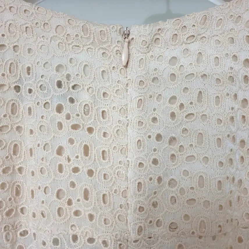 [BUNJANG] MINE Beige Eyelet Punch Fit-and-Flare Dress / 한섬 MINE 마인 베이지 아일렛 펀칭 핏앤플레어 원피스 (슬립포함)