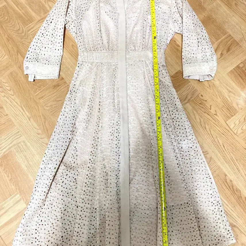 [BUNJANG] MINE Beige Eyelet Punch Fit-and-Flare Dress / 한섬 MINE 마인 베이지 아일렛 펀칭 핏앤플레어 원피스 (슬립포함)