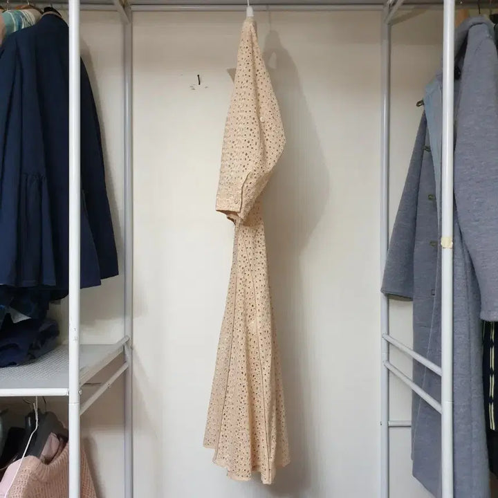 [BUNJANG] MINE Beige Eyelet Punch Fit-and-Flare Dress / 한섬 MINE 마인 베이지 아일렛 펀칭 핏앤플레어 원피스 (슬립포함)