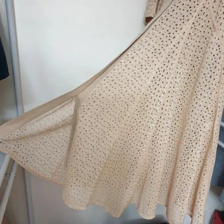 [BUNJANG] MINE Beige Eyelet Punch Fit-and-Flare Dress / 한섬 MINE 마인 베이지 아일렛 펀칭 핏앤플레어 원피스 (슬립포함)