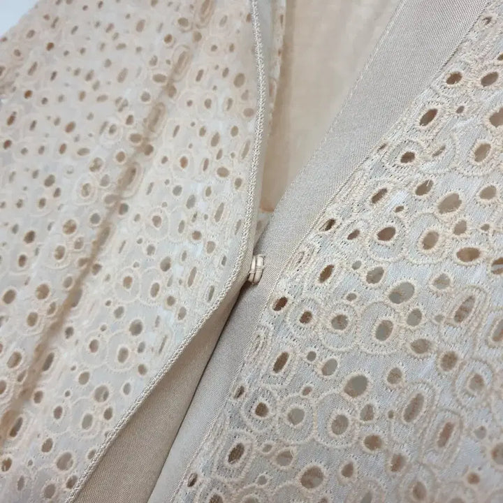 [BUNJANG] MINE Beige Eyelet Punch Fit-and-Flare Dress / 한섬 MINE 마인 베이지 아일렛 펀칭 핏앤플레어 원피스 (슬립포함)