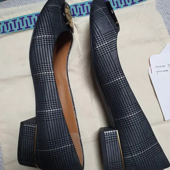 [BUNJANG] Tory Burch Check Flat Shoes / 토리버치 체크 플랫 슈즈 250