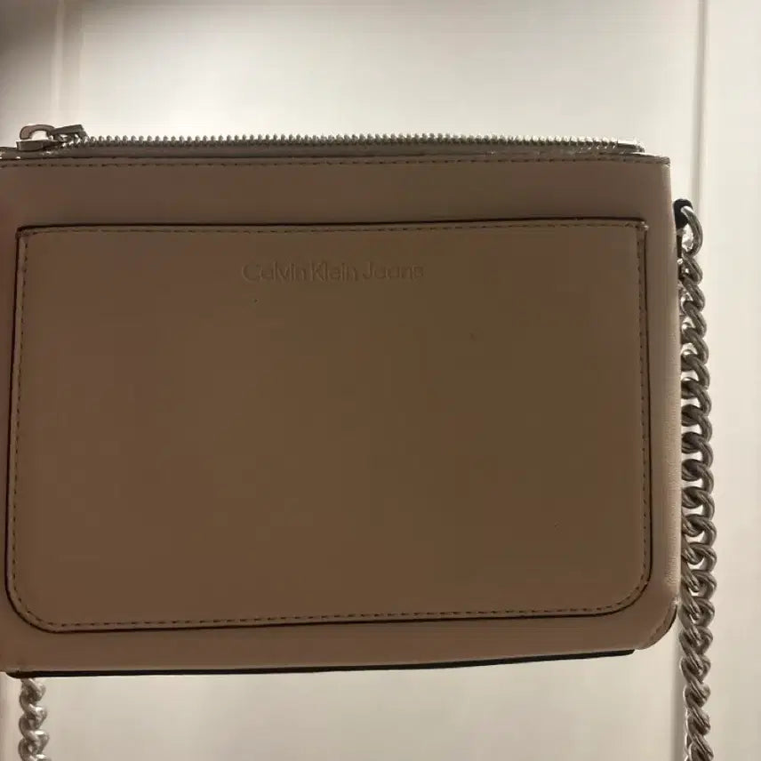 [BUNJANG] Calvin Klein CK Logo Chain Crossbody Bag / 캘빈클라인 CK 로고 체인 크로스백 최저가