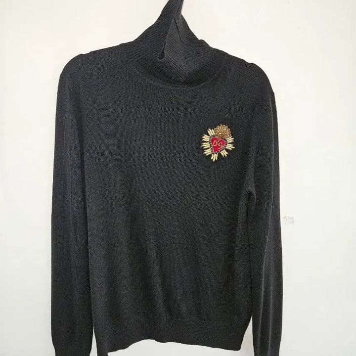 [BUNJANG] Dolce &amp; Gabbana Black Heart Embroidered Turtleneck Knit / 돌체앤가바나 블랙 하트 자수 터틀넥 니트