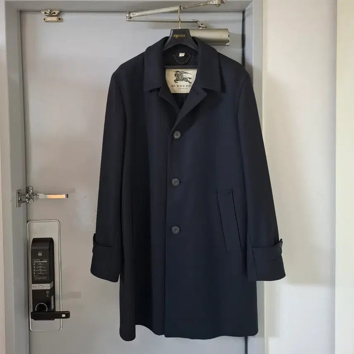[SOLD OUT] 버버리 20SS 싱글 울코트 (새제품, 사이즈 105, 네이비 색상)