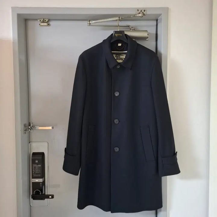 [SOLD OUT] 버버리 20SS 싱글 울코트 (새제품, 사이즈 105, 네이비 색상)