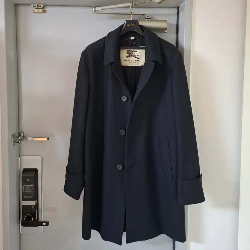 [SOLD OUT] 버버리 20SS 싱글 울코트 (새제품, 사이즈 105, 네이비 색상)