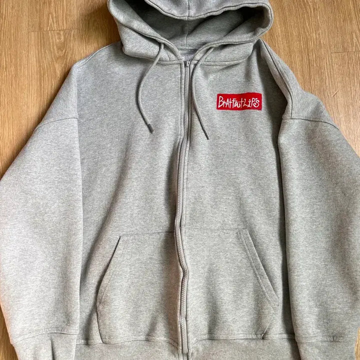 [BUNJANG] Brat Hand-Painted Hooded Zip-Up / Brat fat lips 핸드페인팅 후드집업