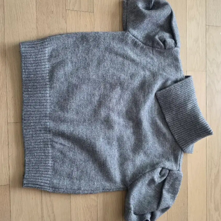 [BUNJANG] Kim A Hop Open Unbalanced Short-Sleeve Knit Top / 김아홉 오픈 언발 반팔 니트