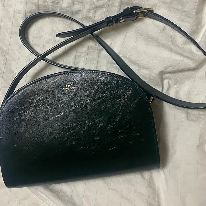 [BUNJANG] A.P.C. Half Moon Dark Green Crossbody Bag / A.P.C 아페쎄 하프문 다크그린