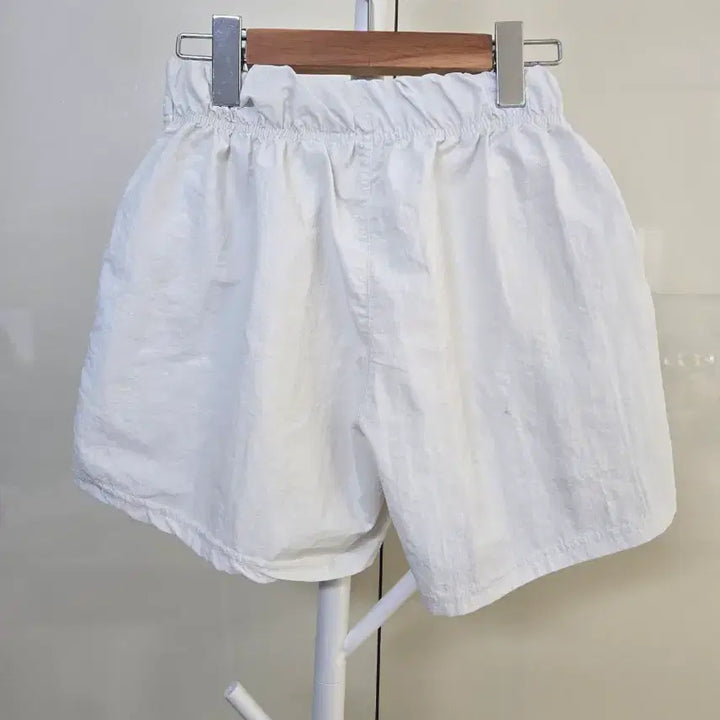 [SOLD OUT] 나이키 스우시 반바지 화이트