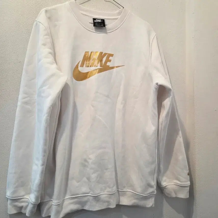 [BUNJANG] Nike White Gold Logo Fleece Sweatshirt / 나이키 흰색 골드 로고 기모맨투맨