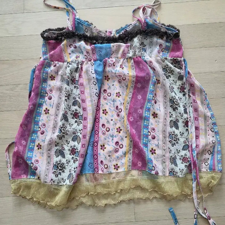 [SOLD OUT] 빈티지 레이스 패턴 쉬폰 끈나시