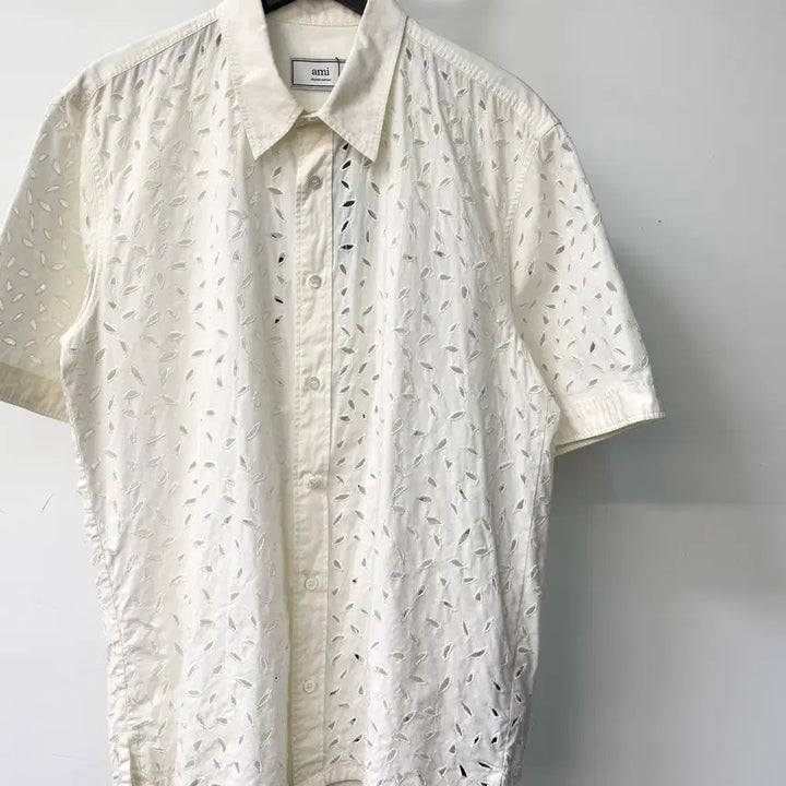 [BUNJANG] Ami Embroidered Half Shirt - XL / 아미 엠브로이더드 하프 셔츠
