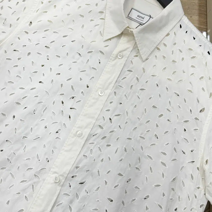 [BUNJANG] Ami Embroidered Half Shirt - XL / 아미 엠브로이더드 하프 셔츠