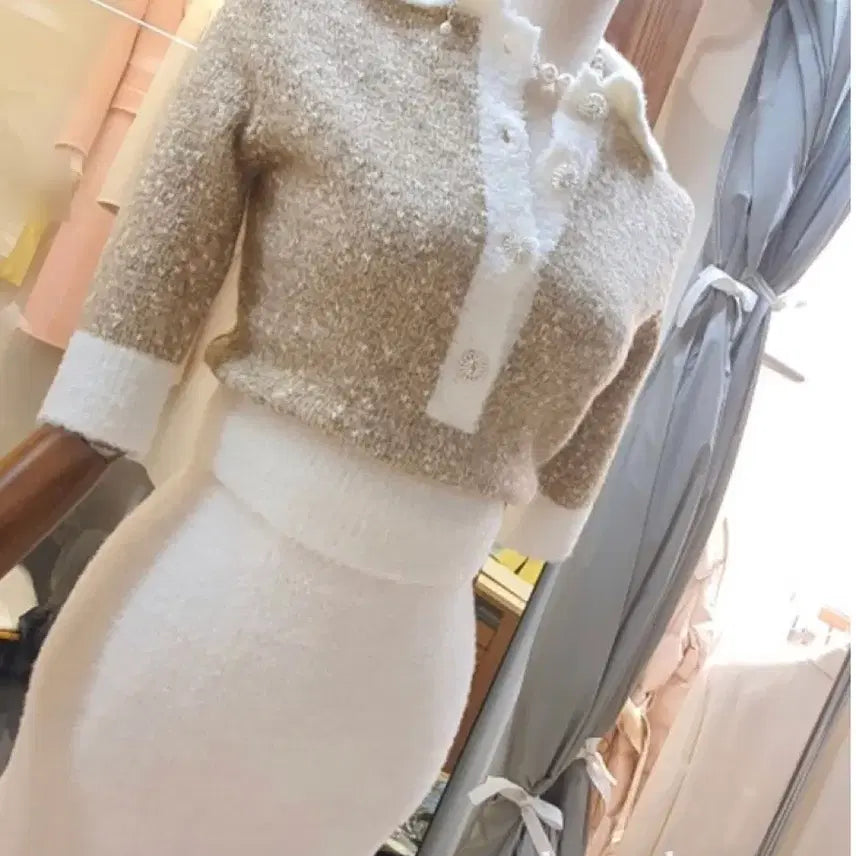 [BUNJANG] Wool Crop Jewel Knit Beige Sweater / 펄 배색 울 크롭 보석 니트 베이지 새상품 정가 8.5