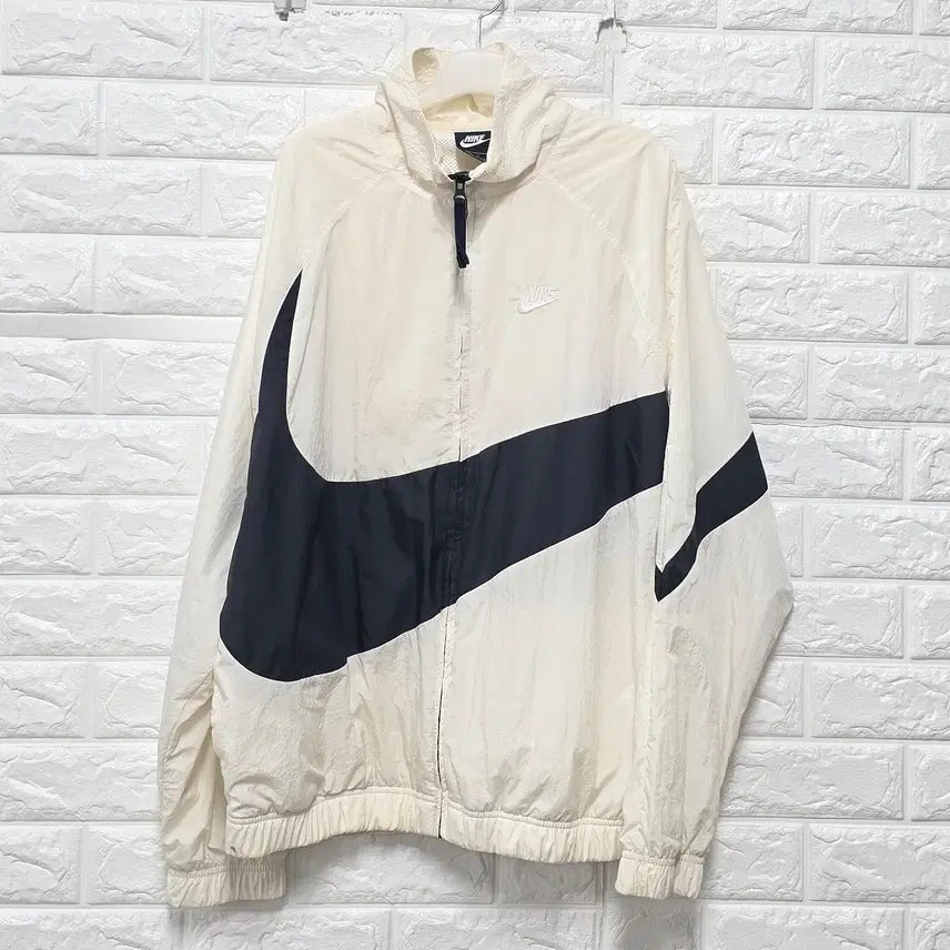 [SOLD OUT] L 나이키 아이보리 빅스우시 바람막이 C831