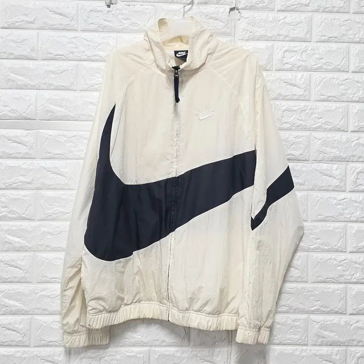 [SOLD OUT] L 나이키 아이보리 빅스우시 바람막이 C831