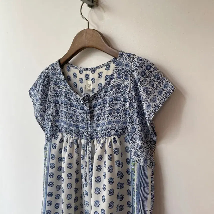 [BUNJANG] GAP Blue Patterned Short Sleeve Blouse / GAP 갭 블루 패턴 반팔 블라우스 XS