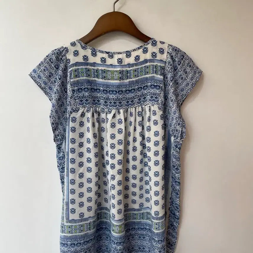 [BUNJANG] GAP Blue Patterned Short Sleeve Blouse / GAP 갭 블루 패턴 반팔 블라우스 XS