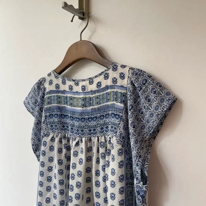 [BUNJANG] GAP Blue Patterned Short Sleeve Blouse / GAP 갭 블루 패턴 반팔 블라우스 XS
