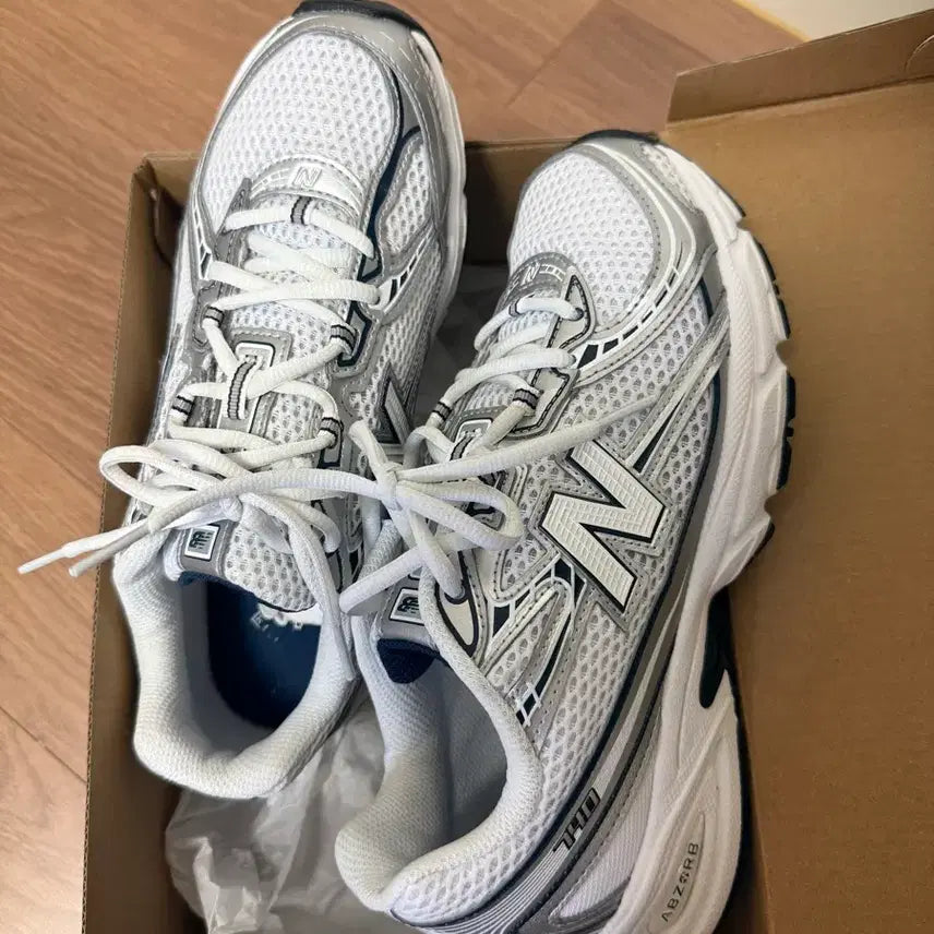 [SOLD OUT] 뉴발란스 운동화 740v2 NB 네이비 화이트 240