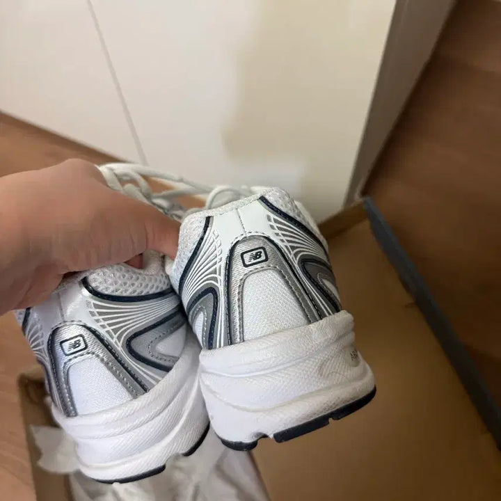 [SOLD OUT] 뉴발란스 운동화 740v2 NB 네이비 화이트 240