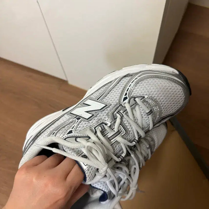 [SOLD OUT] 뉴발란스 운동화 740v2 NB 네이비 화이트 240