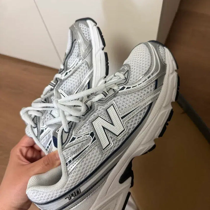 [SOLD OUT] 뉴발란스 운동화 740v2 NB 네이비 화이트 240