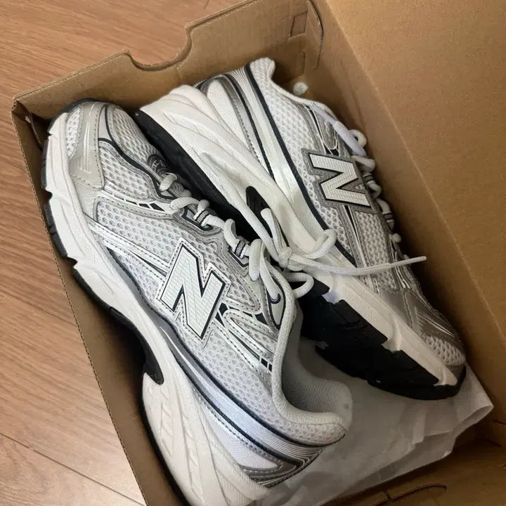 [SOLD OUT] 뉴발란스 운동화 740v2 NB 네이비 화이트 240
