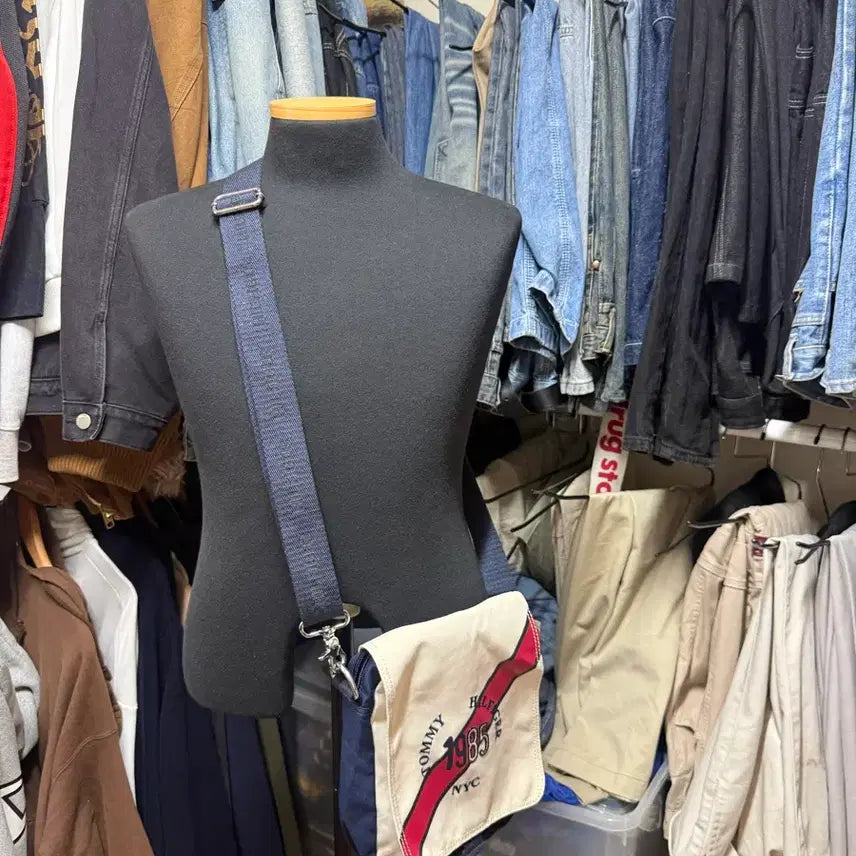 [BUNJANG] Tommy Hilfiger 1985 Crossbody Bag / 타미힐피거 1985 크로스백