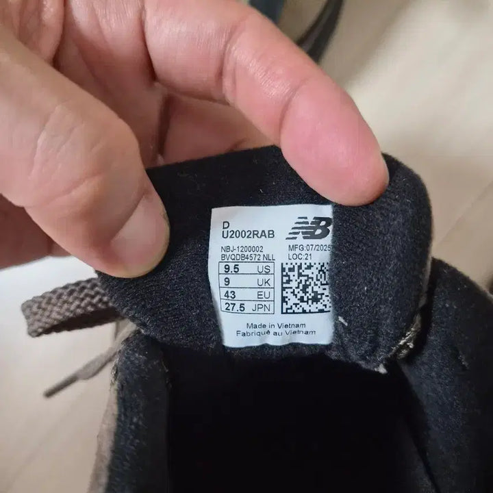 [BUNJANG] New Balance 2002R Brown Black Sneakers / 뉴발란스 2002R 브라운블랙 275