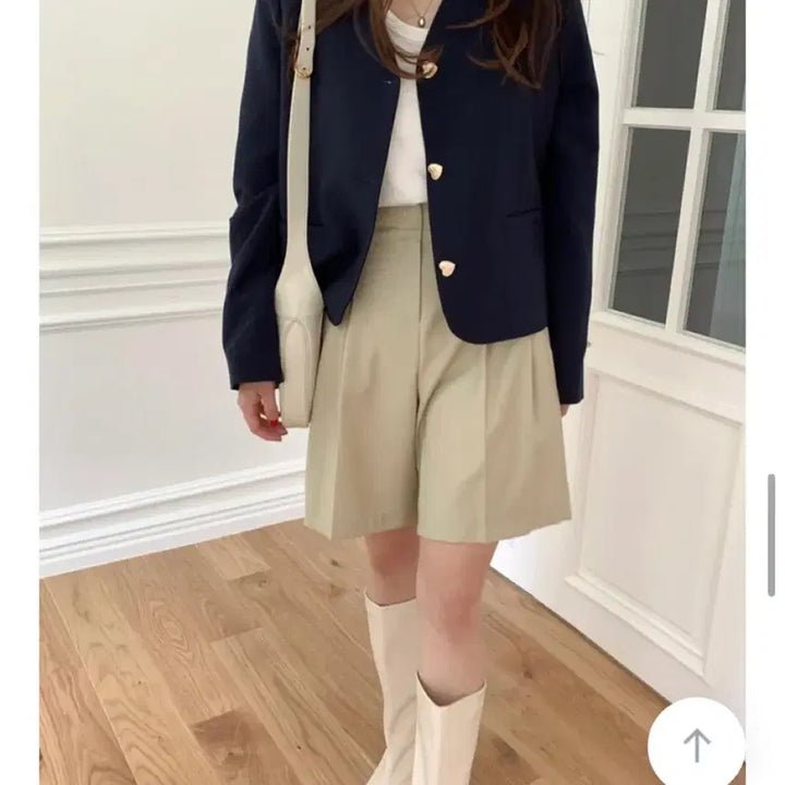 [BUNJANG] Heart Gold Button V-neck Crop Jacket / 하트 골드 버튼 가을 브이넥 노카라 숏 자켓