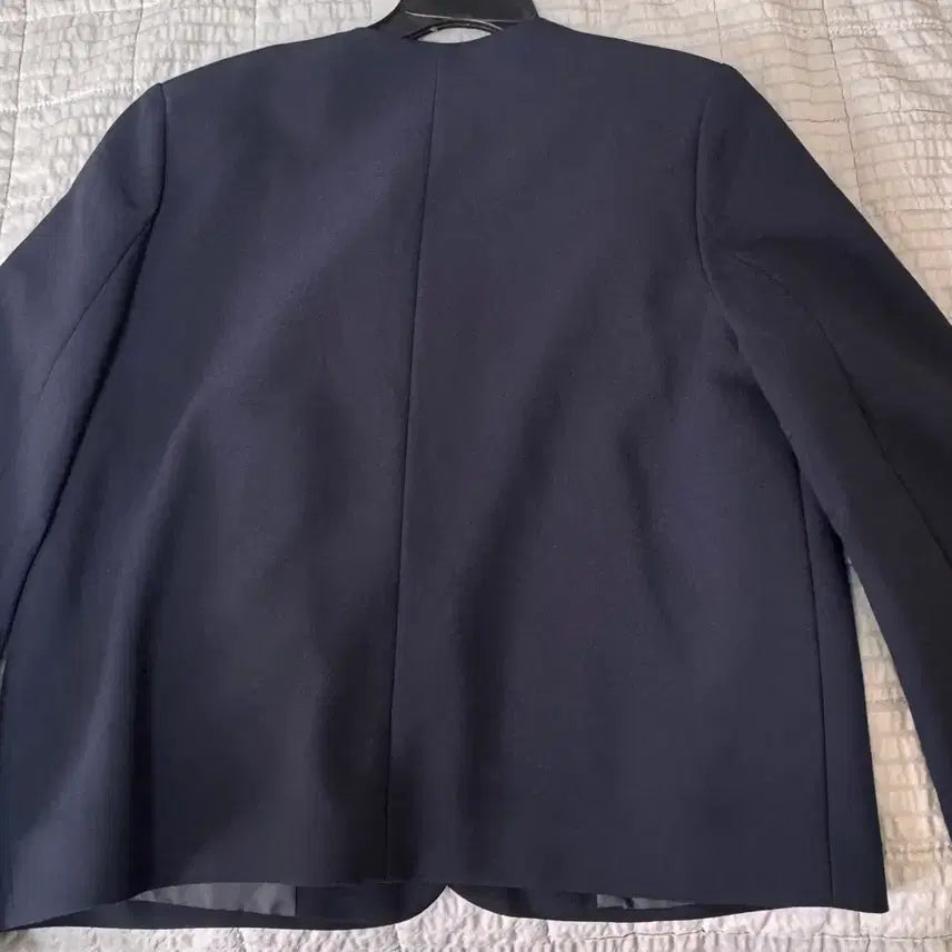 [BUNJANG] Heart Gold Button V-neck Crop Jacket / 하트 골드 버튼 가을 브이넥 노카라 숏 자켓
