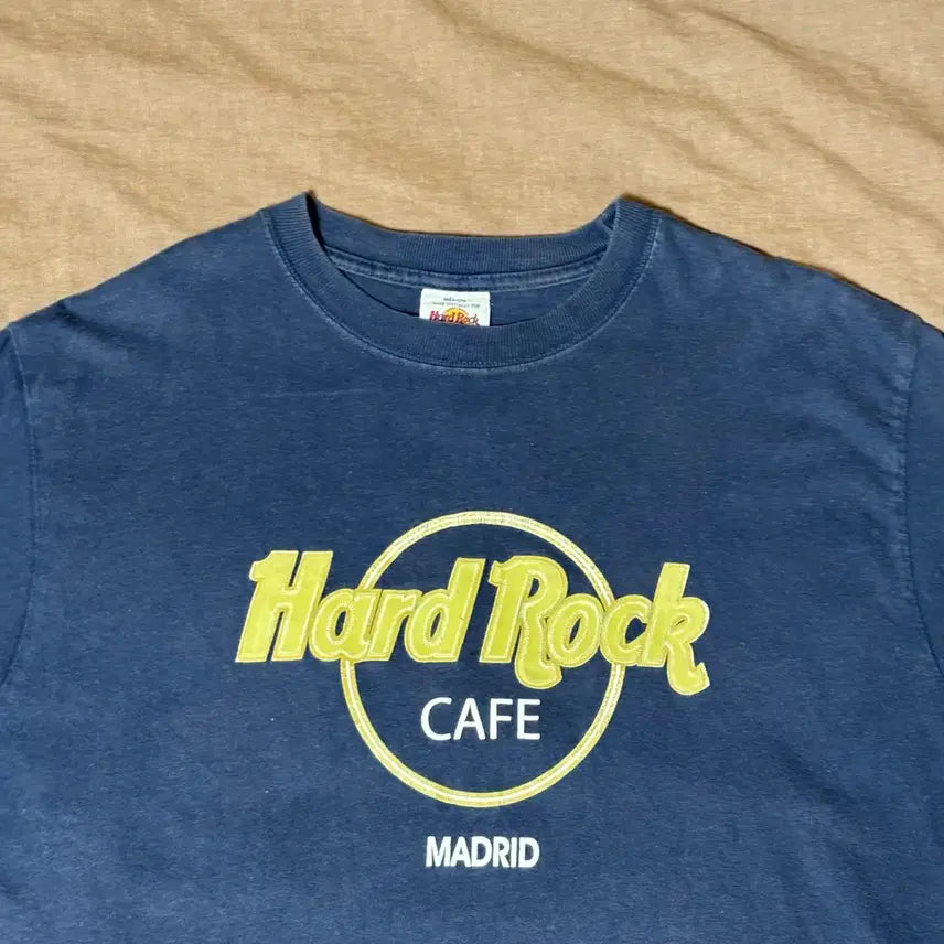 [BUNJANG] Hard Rock Cafe Madrid Vintage Navy T-shirt / [M] 빈티지 하드락 카페 마드리드 반팔티 네이비