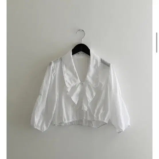 [SOLD OUT] 노이어덜트 행거치프 블라우스