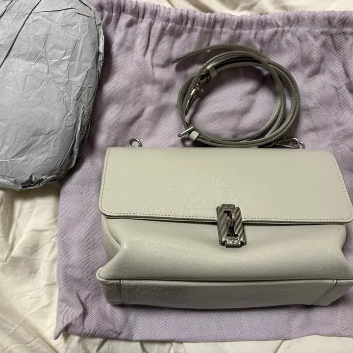 [BUNJANG] Vunque Baguette Small Light Beige Shoulder Bag / 분크 바게트백 스몰 라이트 베이지 숄더백