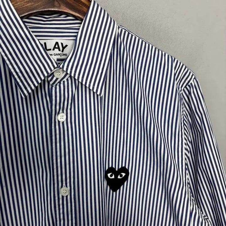 [BUNJANG] Comme des Garcons Stripe Black Heart Patch Shirt / 꼼데가르송 스트라이프 블랙하트 와펜 셔츠 A3801