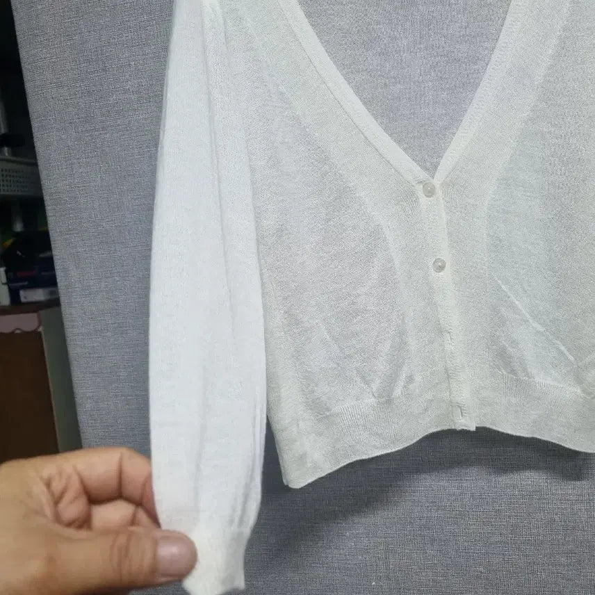 [SOLD OUT] BCBG 화이트 가디건 얇은 여름 니트  새것수준컨디션