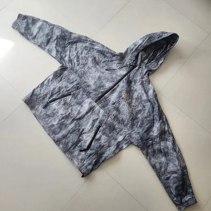 [SOLD OUT] 엄브로 강혁 바람막이 아노락