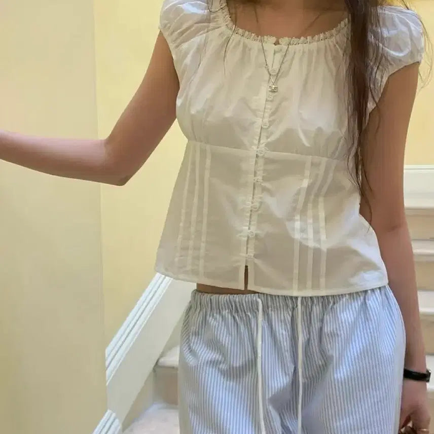 [BUNJANG] Wellrow Off-Shoulder Shirred Short Sleeve Blouse / 웰로우 오프숄더 셔링 반팔 블라우스