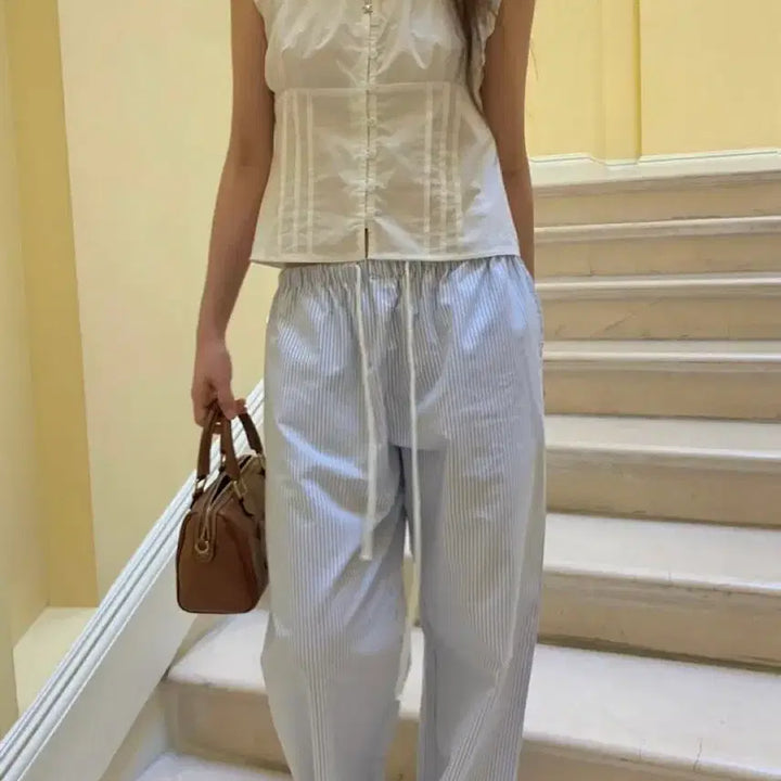 [BUNJANG] Wellrow Off-Shoulder Shirred Short Sleeve Blouse / 웰로우 오프숄더 셔링 반팔 블라우스