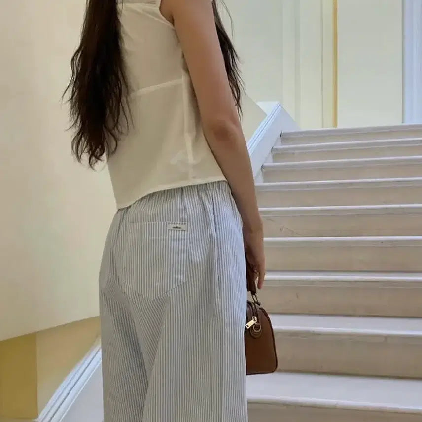 [BUNJANG] Wellrow Off-Shoulder Shirred Short Sleeve Blouse / 웰로우 오프숄더 셔링 반팔 블라우스