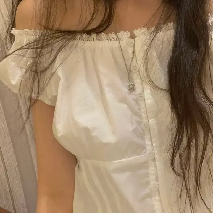 [BUNJANG] Wellrow Off-Shoulder Shirred Short Sleeve Blouse / 웰로우 오프숄더 셔링 반팔 블라우스