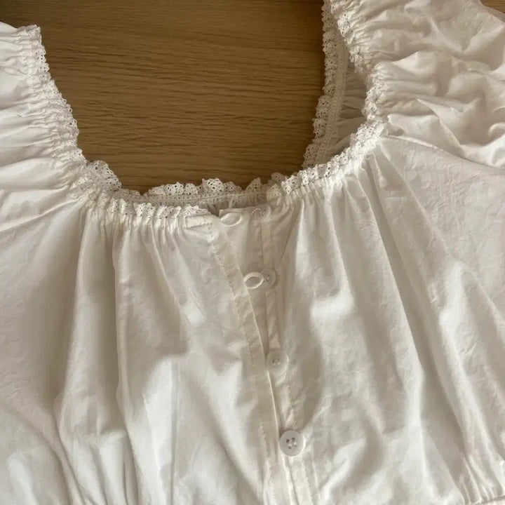[BUNJANG] Wellrow Off-Shoulder Shirred Short Sleeve Blouse / 웰로우 오프숄더 셔링 반팔 블라우스