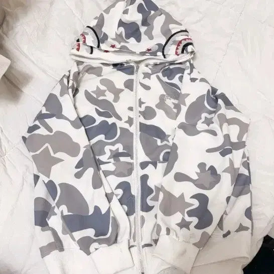[SOLD OUT] 베이프 설산 카모 샤크 후드집업 가품